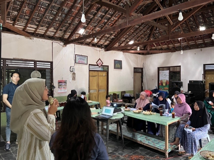 Avoid the Risk of Digestive Disorders: Undip KKN Team I Students Promote Fresh Fish Selection in Nguter Village