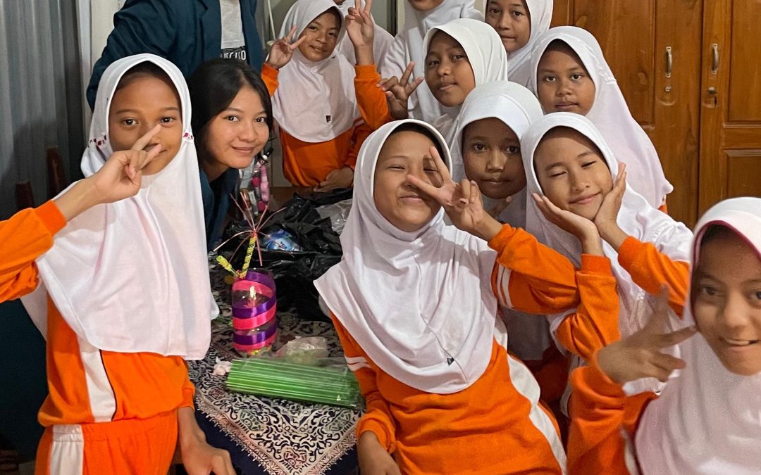 Sampah Plastik Bisa Diterapkan Menjadi Kreativitas yang Menarik pada Siswa SD Negeri Bener dengan Membuat Akuarium Mini